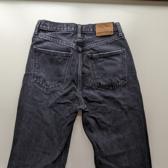 Denim Forum | Joni High Rise Loose 29L size 24 Dark Blue Distressed Jeans - Picture 3 of 13